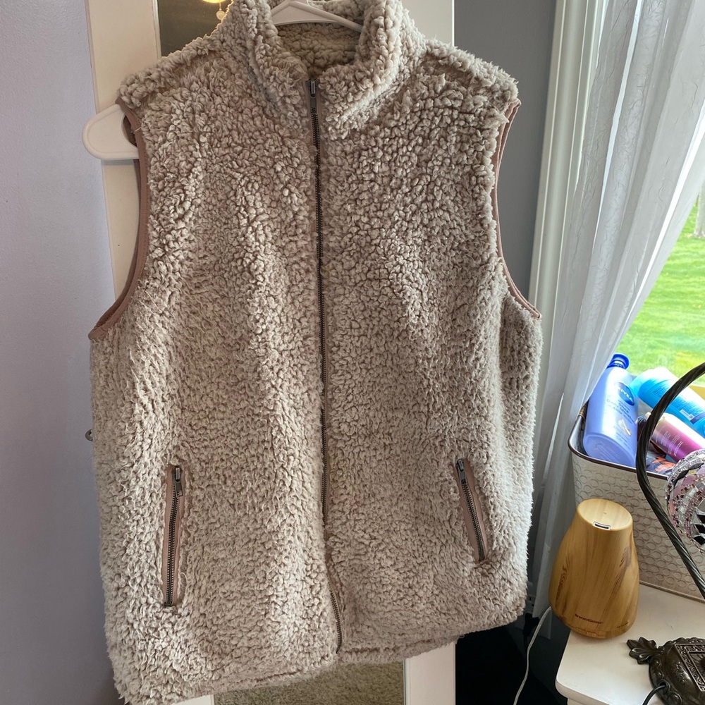 Women’s fleece vest